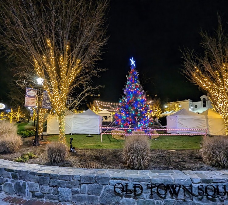 fairfax-old-town-square-park-photo